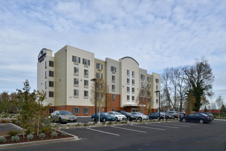 尤金斯普林菲尔德烛木套房酒店(Candlewood Suites Eugene Springfield, an IHG Hotel)