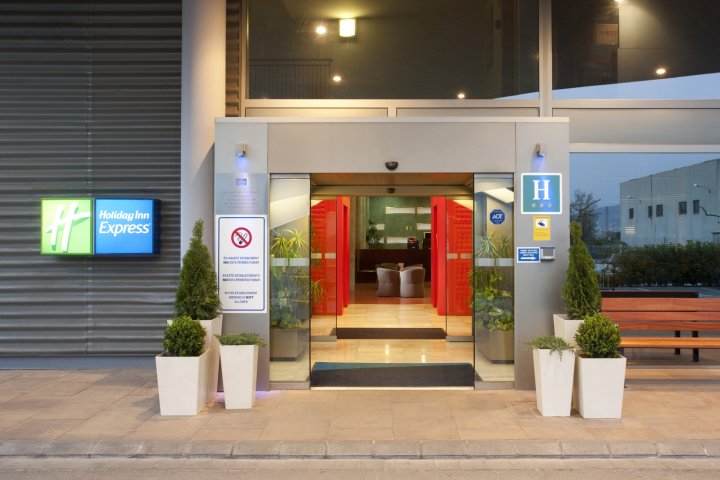 莫林斯-德尔雷伊智选假日酒店(Holiday Inn Express Molins de Rei, an IHG Hotel)