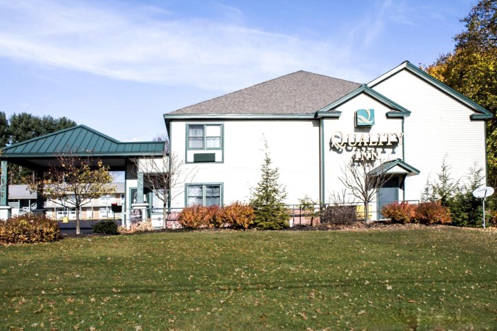 格伦斯福尔斯/乔治湖伊克诺郊外小屋(Econo Lodge Glens Falls - Lake George)