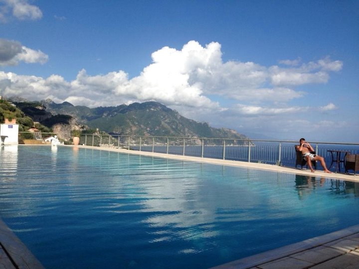 拜亚阿马尔非假日酒店(Holidays Baia d'Amalfi)
