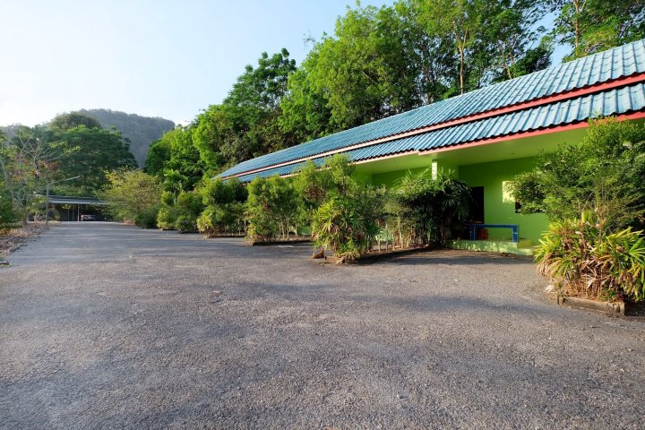 675 富正度假村(OYO 675 Phu Ching Resort)