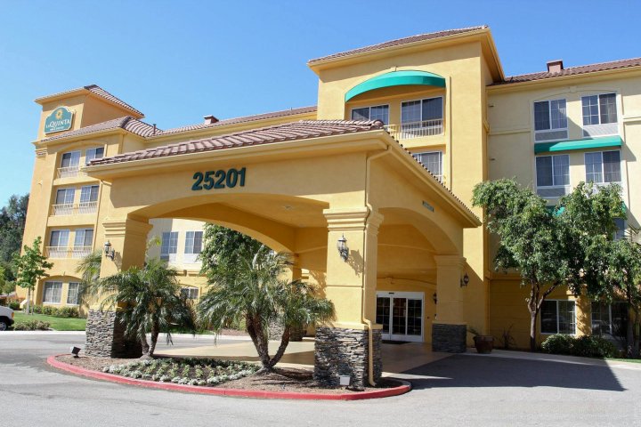 圣塔克拉里塔 - 瓦伦西亚拉昆塔旅馆及套房(La Quinta by Wyndham Santa Clarita - Valencia)