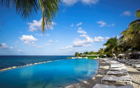 鹦鹉海滩度假酒店(Papagayo Beach Resort)
