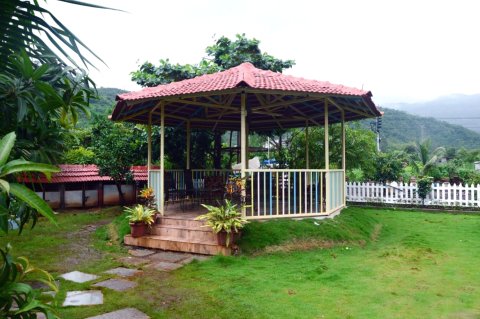 安南迪农场度假村(Aanandi Farm and Resort)