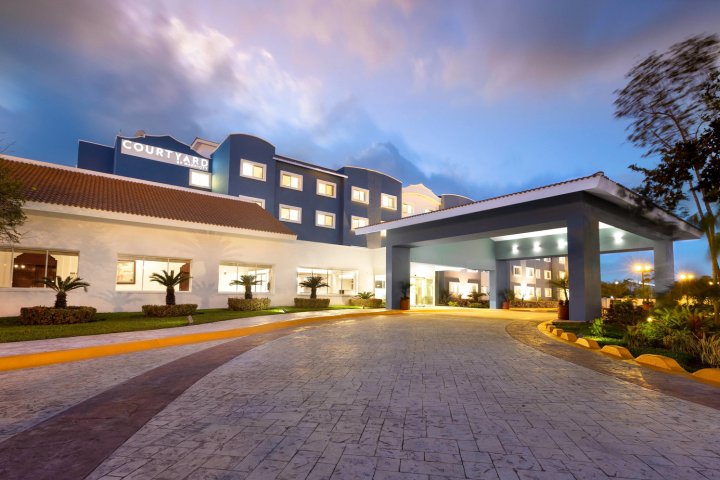 坎昆机场万怡酒店(Courtyard by Marriott Cancun Airport)