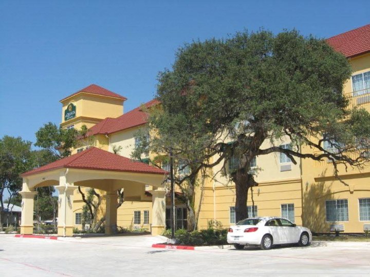 圣安东尼奥拉昆塔旅馆及套房(La Quinta by Wyndham San Antonio the Dominion)