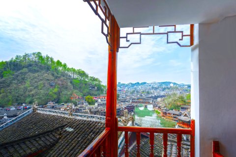 潮漫酒店(凤凰古城店)