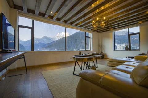 知白艺术酒店(稻城亚丁景区亚丁村店)