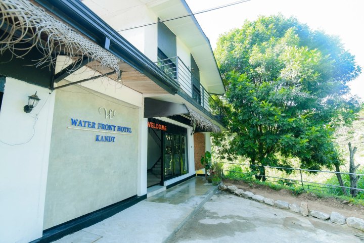 OYO 479 Water Front Hotel