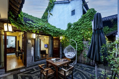 西塘彩云堂庭院花园民宿