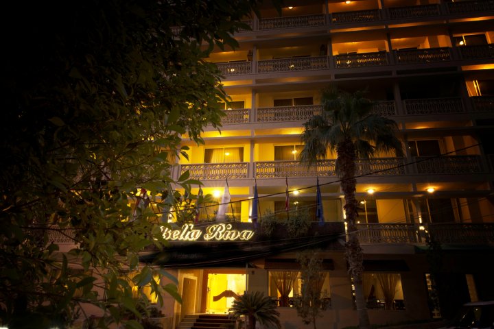 贝拉里瓦酒店(Bella Riva Hotel)