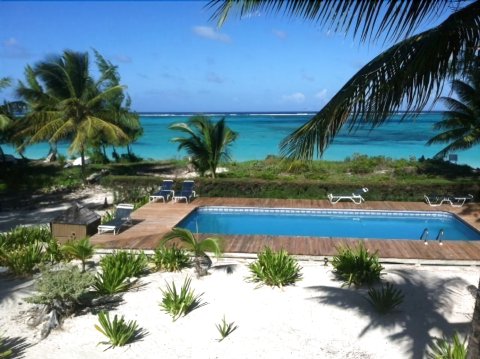 凯科斯海滩公寓(Caicos Beach Condominiums)