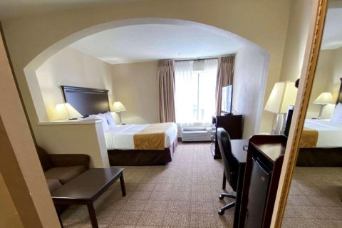 图拉尔舒适套房酒店(Comfort Suites Tulare)