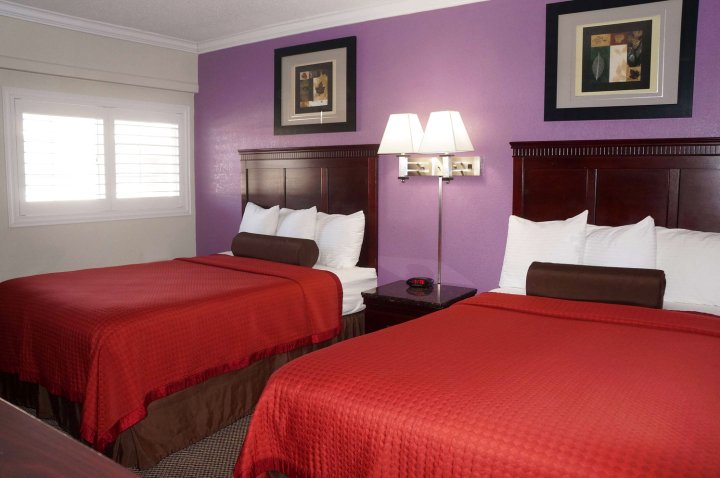 弗雷斯诺会议中心市区美洲最佳价值酒店(Dream Inn)