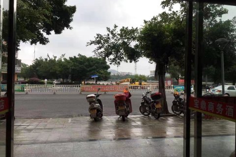 定南宝鼎商务大酒店