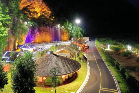 兴山朝天吼房车露营基地