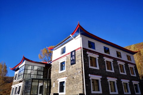 康定稞马山居民宿(新都桥店)