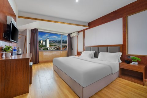 锦华商务酒店(重庆两路口地铁站店)