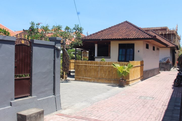 库塔聚隆别墅酒店(Jukung Villas Kuta)