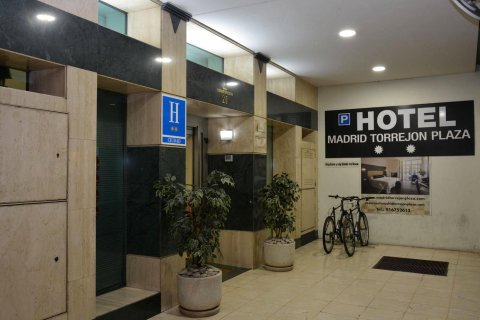 马德里托雷洪广场酒店(Hotel Madrid Torrejon Plaza)