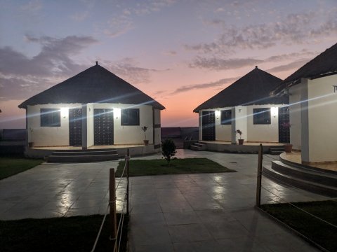 迪霍拉乌伊拉朗恩度假村(Rann Resort Dholavira)