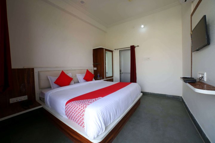 OYO 37077 Hotel Rawat