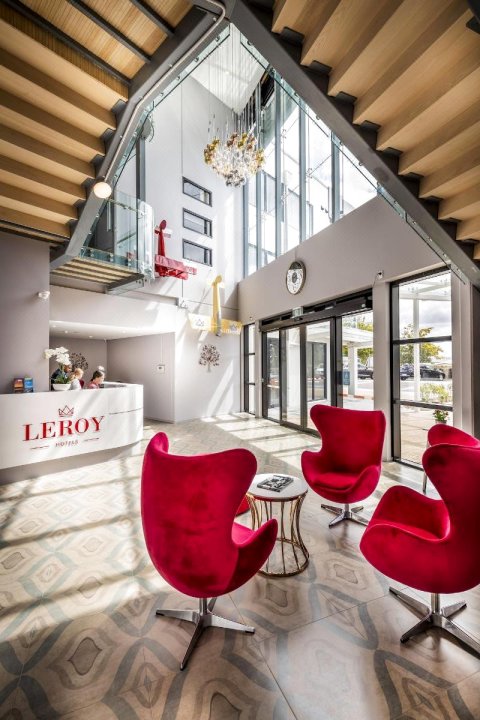 里洛伊奥尔巴尼套房酒店(Leroy Suites Albany)