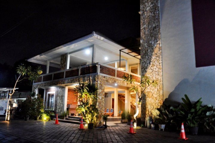 龙目岛海斯蒂娜酒店(Hastina Hotel Lombok)