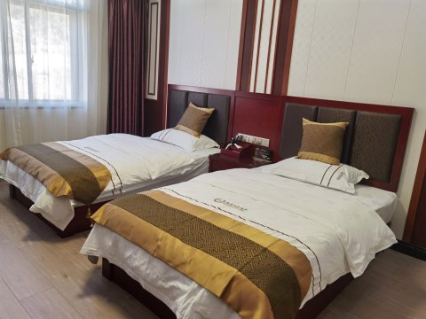 维西藏傈商务酒店