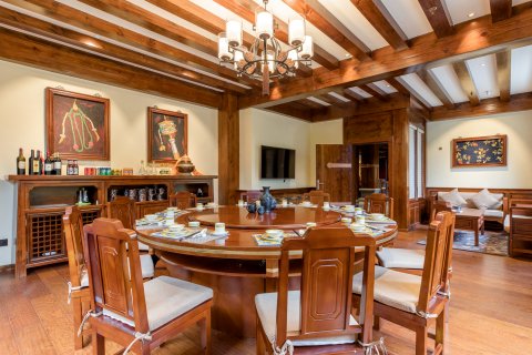 香格里拉巴拉格宗雪山悬崖神迹酒店