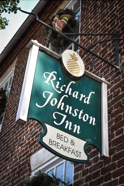 理查德琼森旅馆(The Richard Johnston Inn & 1890 Caroline House)