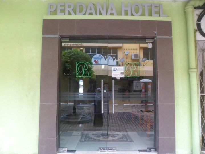90411佩达纳酒店(OYO 90411 Perdana Hotel Labuan)