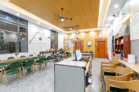 瓦南民宿(稻城亚丁店)