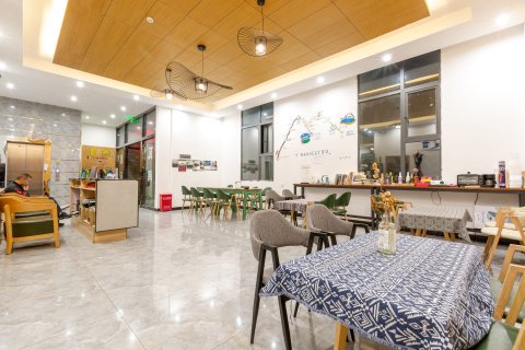 瓦南民宿(稻城亚丁店)