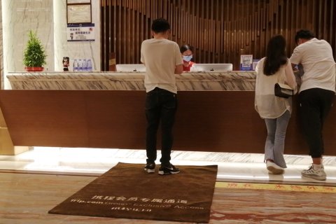 丽橙酒店·悦(贵阳大十字广场甲秀楼店)