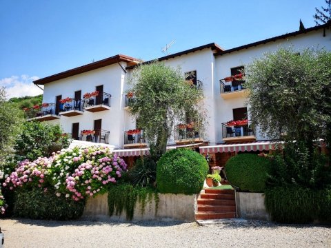 蒂齐亚纳别墅酒店(Hotel Villa Tiziana)