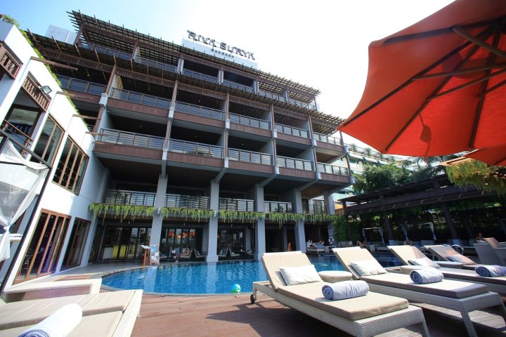 曼谷里瓦苏里亚酒店(Riva Surya Bangkok)