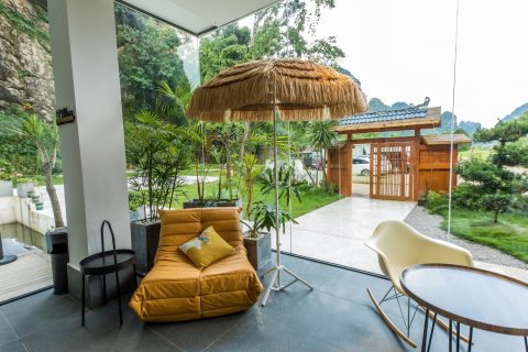 阳朔1Q84宿(遇龙河生态公园千古情店)