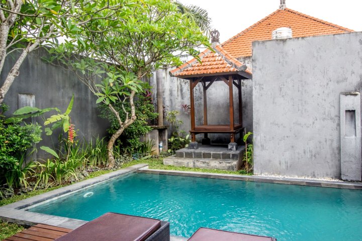 塞米亚克特兰塞拉别墅(Transera Kirana Villas Seminyak)