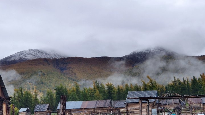 阿勒泰牧月山居客栈(白喀段分店)