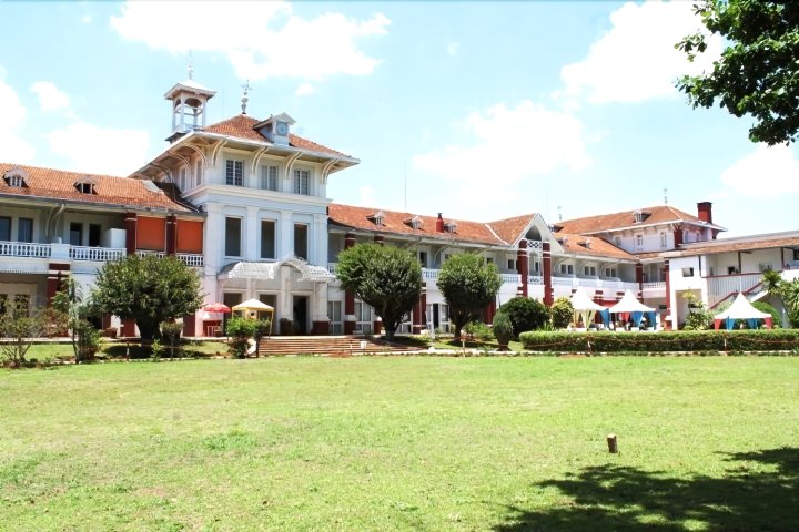 安齐拉贝温泉酒店(Hôtel des Thermes Antsirabe)