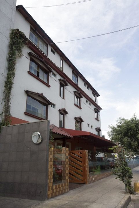 廷科斯酒店(Hotel Tinkus Inn)