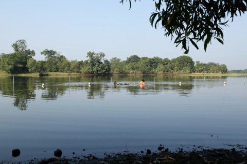 滨水码头酒店(The Waterfront Kolad)