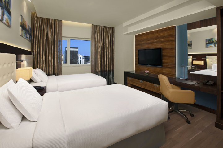 迪拜阿尔巴沙希尔顿逸林酒店(DoubleTree by Hilton Hotel and Residences Dubai – Al Barsha)