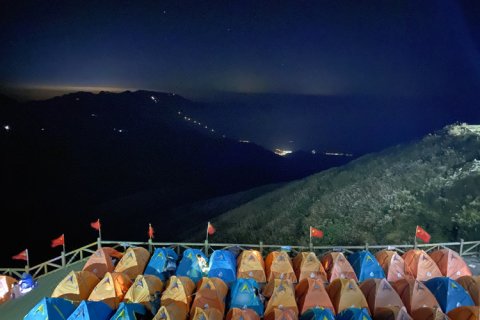 武功山金顶观景台帐篷基地