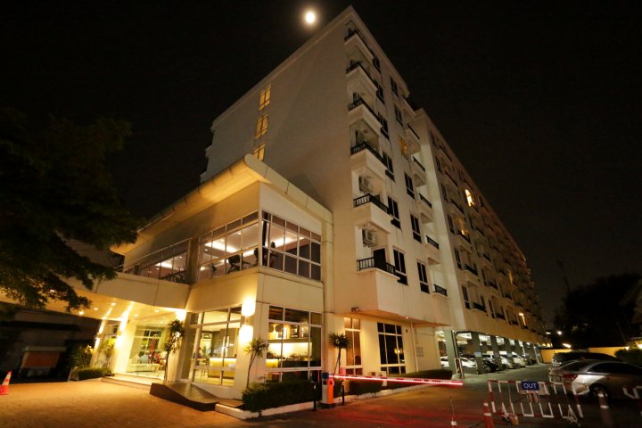 皇家蜜蜂公寓酒店(The Royalbee Aparthotel)
