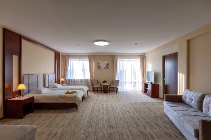 俄罗斯四季SPA酒店佩列斯韦特(Russian Seasons SPA Hotel Peresvet)