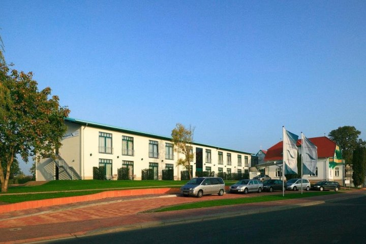 马洛莱科尼兹塔尔酒店(Recknitztal-Hotel Marlow)