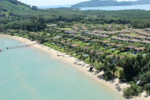 普吉岛椰岛村舍度假酒店(SHA Extra Plus)(The Village Coconut Island Beach Resort Phuket(SHA Extra Plus))