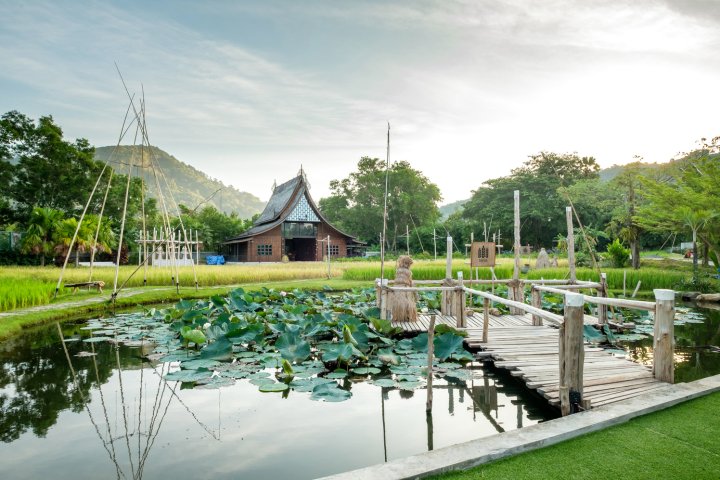 普吉岛奈娜度假酒店(Naina Resort & Spa Phuket)